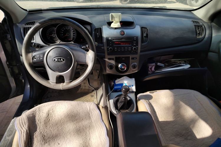 Used Kia Forte 2012 1.6L MT GL Commemorative Edition Center Console