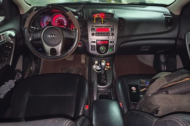 Used Kia Forte 2012 1.6L AT GLS Commemorative Edition Center Console