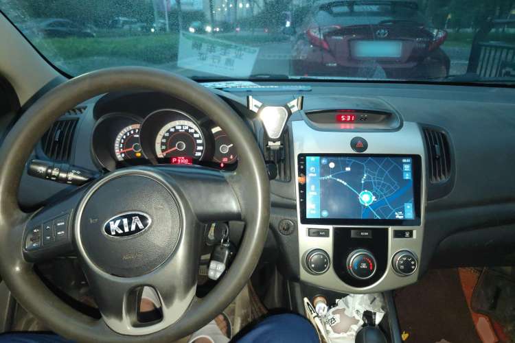 Used Kia Forte 2012 1.6L AT GL Commemorative Edition Center Console