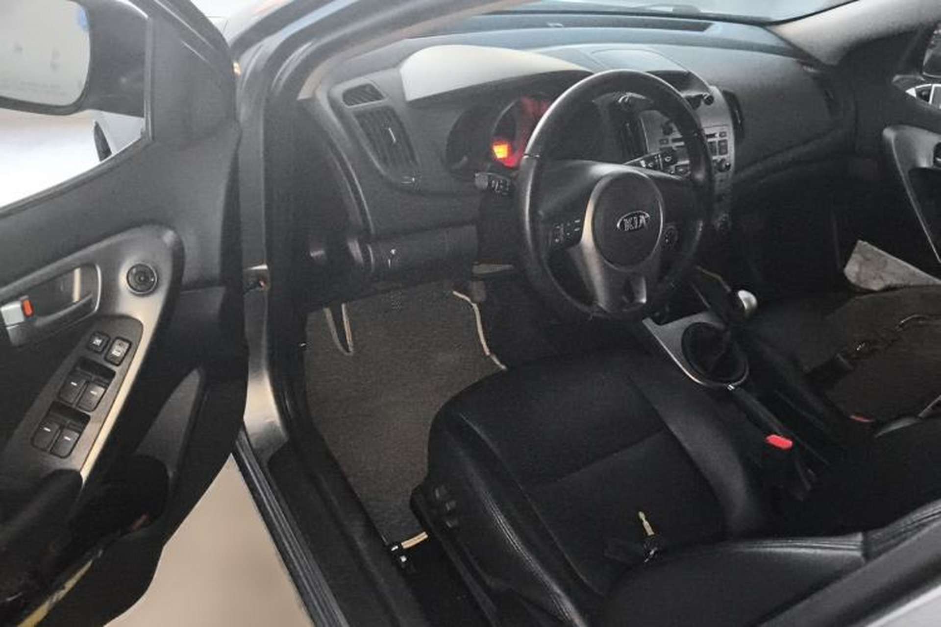 Used Kia Forte 2012 1.6L MT GLS Commemorative Edition Driver Seat
