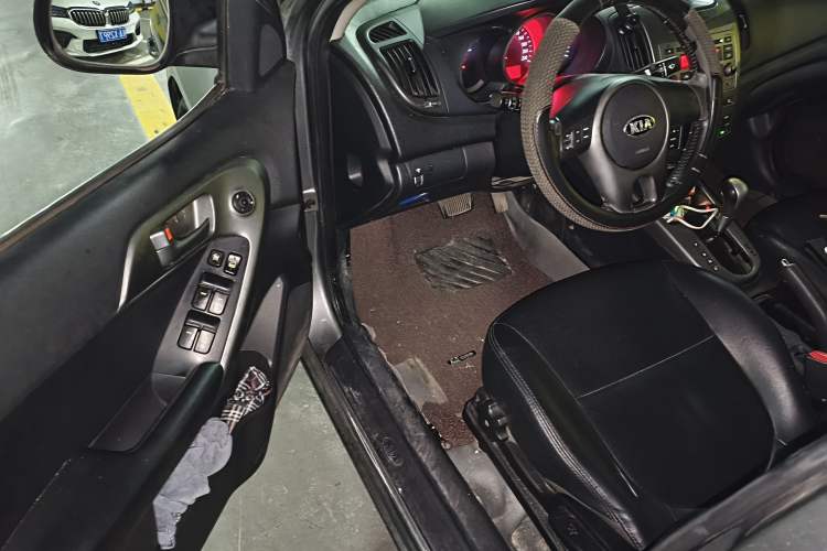 Used Kia Forte 2012 1.6L AT GLS Commemorative Edition Driver Seat