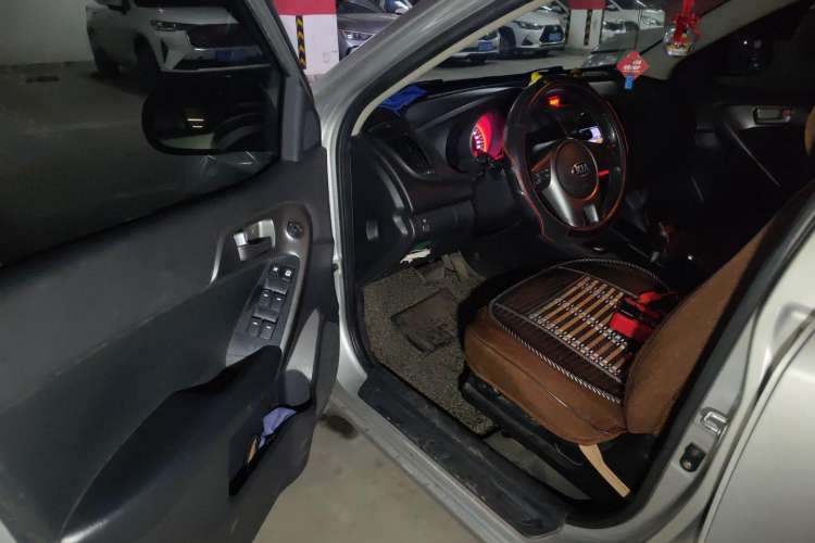 Used Kia Forte 2012 1.6L AT Premium Commemorative Edition Driver Seat