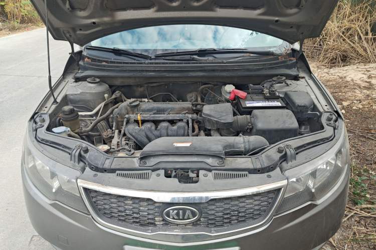 Used Kia Forte 2012 1.6L MT GL Commemorative Edition Engine Bay