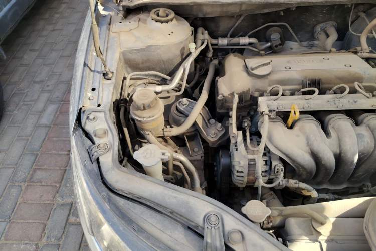Used Kia Forte 2012 1.6L MT GL Commemorative Edition Engine Bay Right