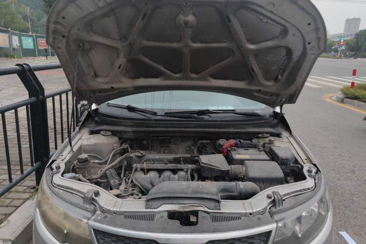 Used Kia Forte 2012 1.6L AT GL Commemorative Edition Engine Bay