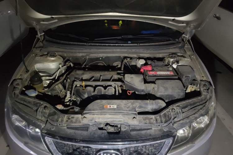Used Kia Forte 2012 1.6L AT Premium Commemorative Edition Engine Bay
