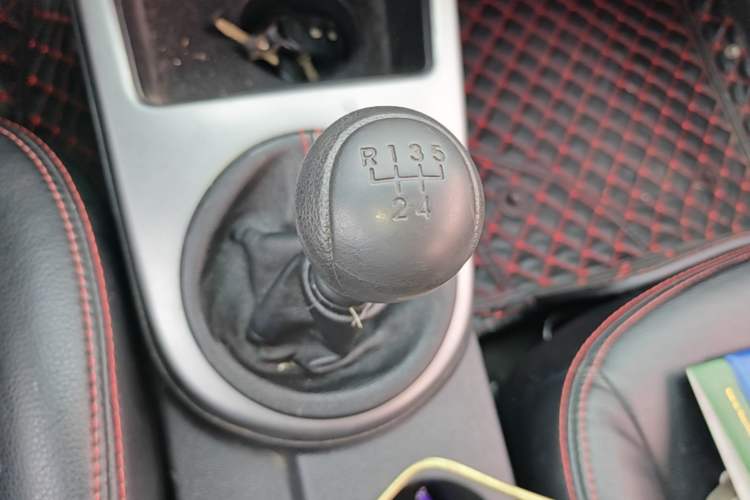 Used Kia Forte 2012 1.6L MT GL Commemorative Edition Gear Lever