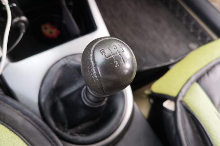 Used Kia Forte 2012 1.6L MT GL Commemorative Edition Gear Lever
