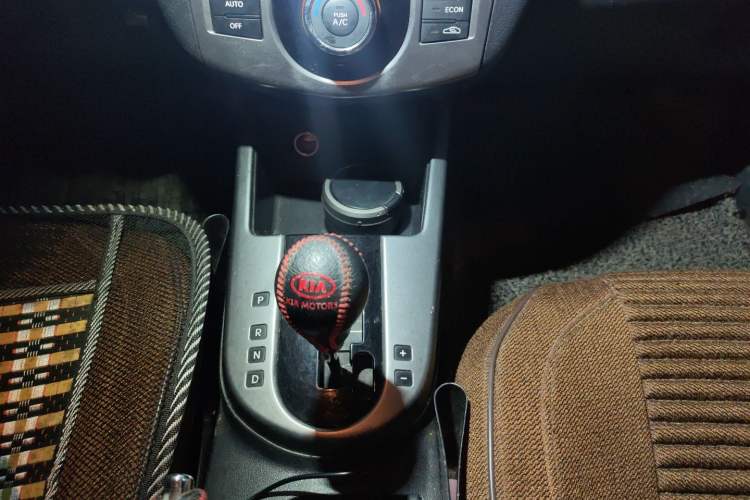 Used Kia Forte 2012 1.6L AT Premium Commemorative Edition Gear Lever