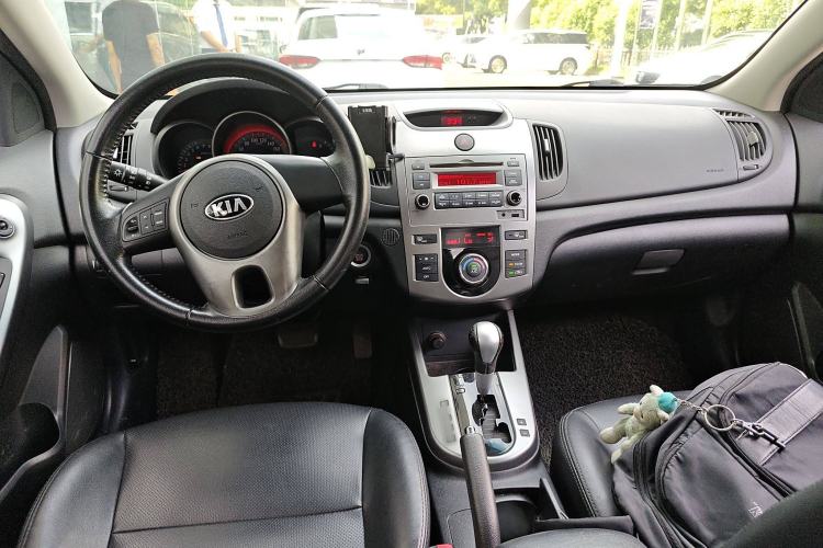 Used Kia Forte 2012 1.6L AT GLS Commemorative Edition Interior 2