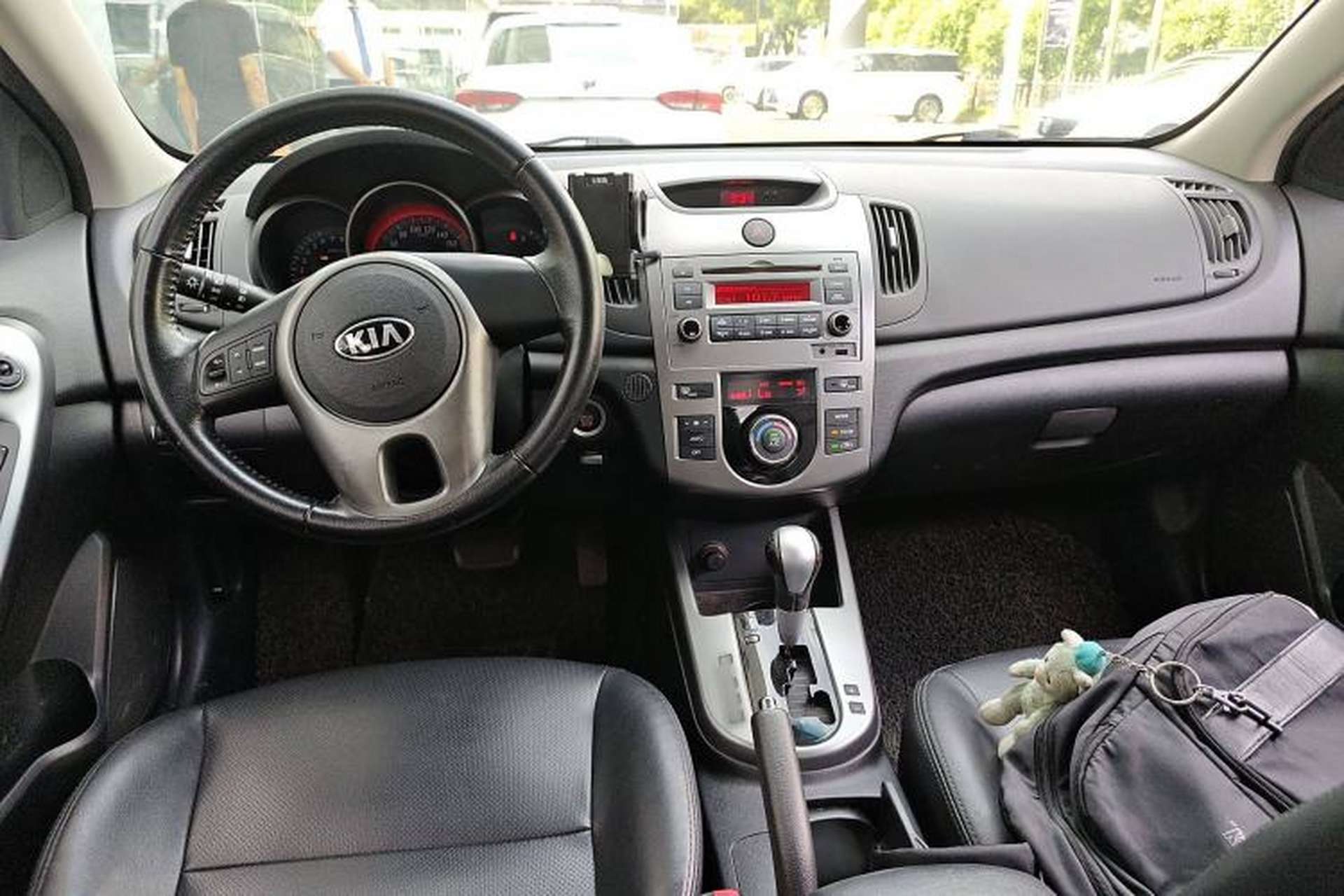 Used Kia Forte 2012 1.6L AT GLS Commemorative Edition Interior 2