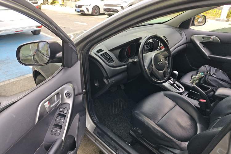Used Kia Forte 2012 1.6L AT GLS Commemorative Edition Interior 3