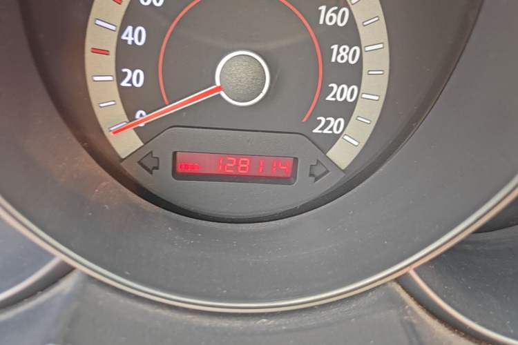 Used Kia Forte 2012 1.6L MT GL Commemorative Edition Odometer Close Up