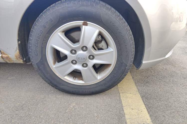 Used Kia Forte 2012 1.6L AT GL Commemorative Edition Right Front Wheel Hub