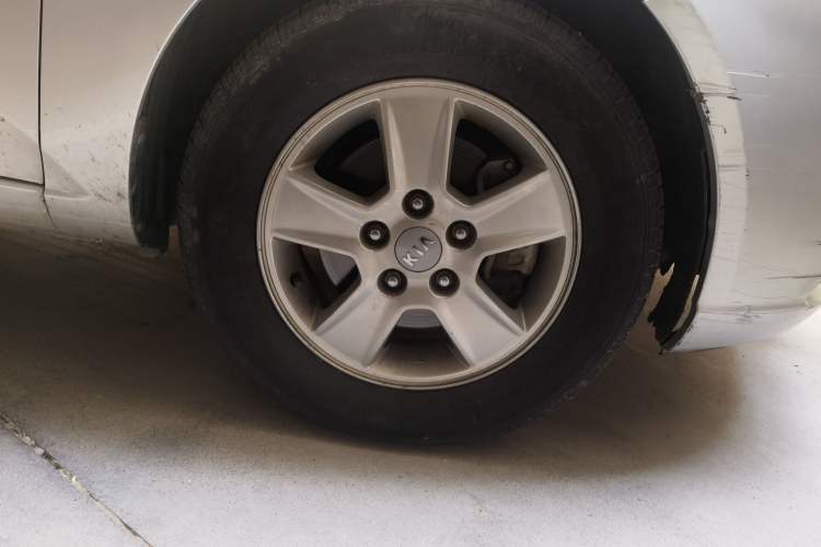 Used Kia Forte 2012 1.6L MT GL Commemorative Edition Right Front Wheel Hub