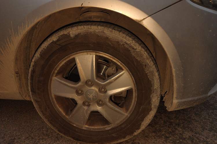 Used Kia Forte 2012 1.6L AT GL Commemorative Edition Right Front Wheel Hub