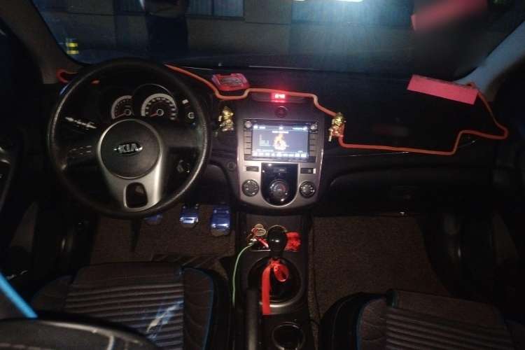 Used Kia Forte 2012 1.6L MT GL Commemorative Edition Center Console