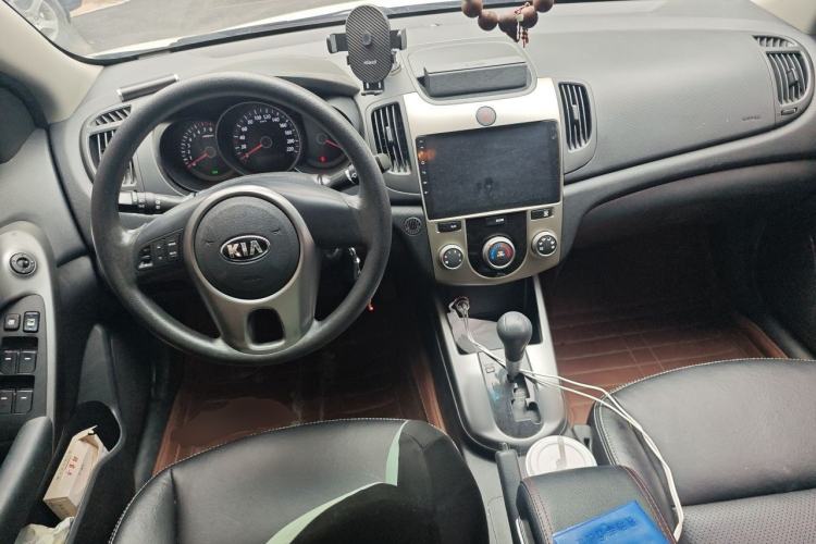 Used Kia Forte 2012 1.6L AT GL Commemorative Edition Center Console