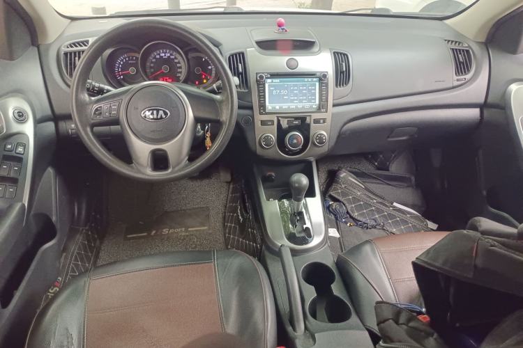 Used Kia Forte 2012 1.6L AT GL Commemorative Edition Center Console