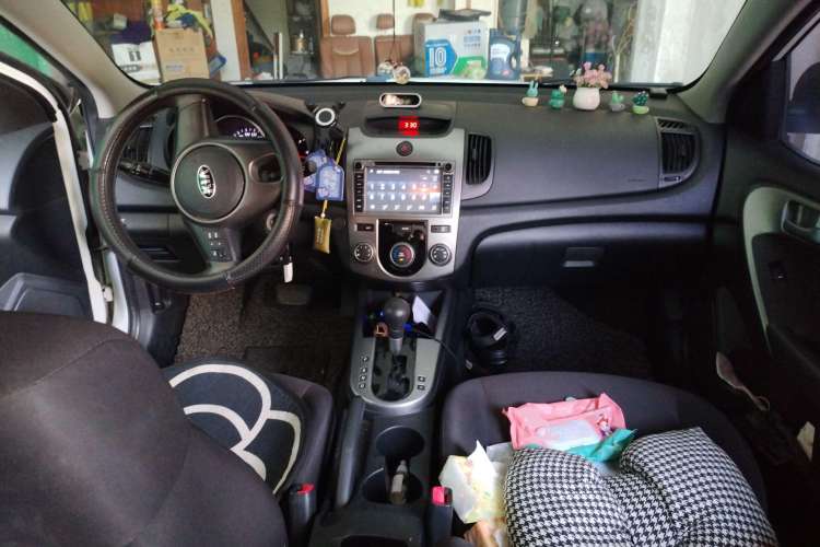 Used Kia Forte 2012 1.6L AT GL Commemorative Edition Center Console