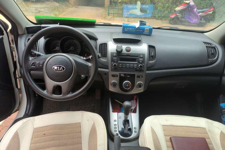 Used Kia Forte 2012 1.6L AT GL Commemorative Edition Center Console