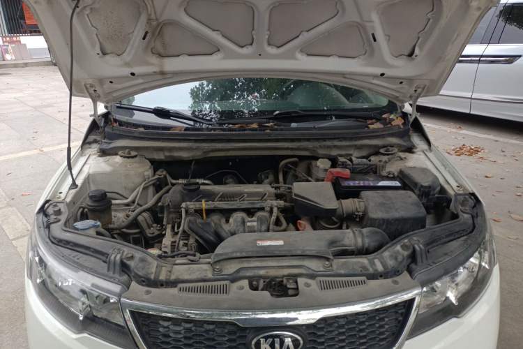 Used Kia Forte 2012 1.6L AT GL Commemorative Edition Engine Bay
