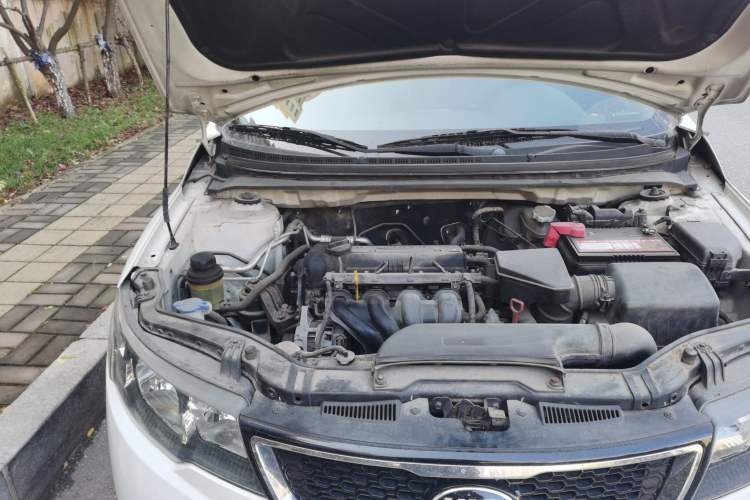 Used Kia Forte 2012 1.6L AT Premium Commemorative Edition Engine Bay Right