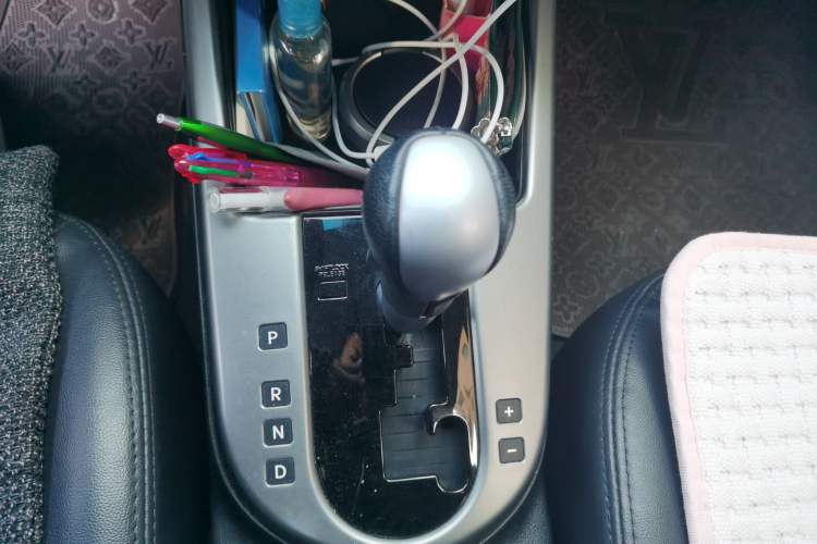 Used Kia Forte 2012 1.6L AT Premium Commemorative Edition Gear Lever