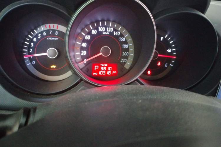 Used Kia Forte 2012 1.6L AT GL Commemorative Edition Odometer Close Up