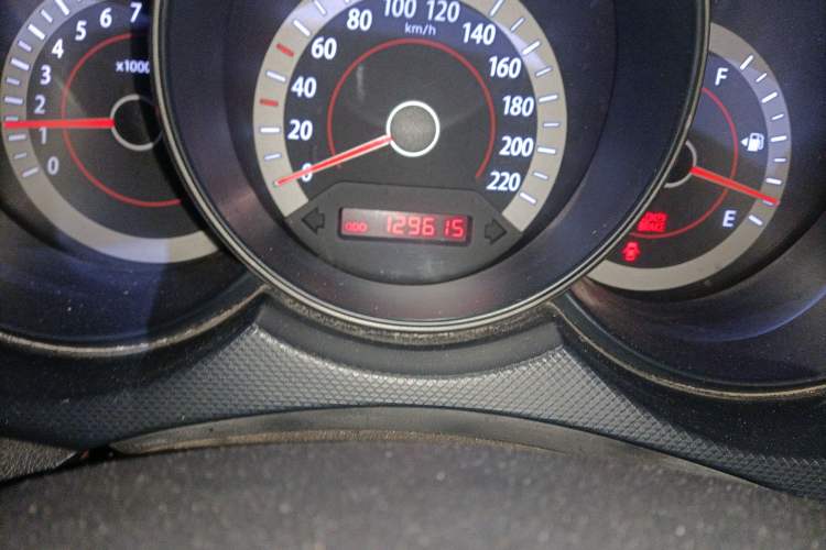 Used Kia Forte 2012 1.6L MT GL Commemorative Edition Odometer Close Up