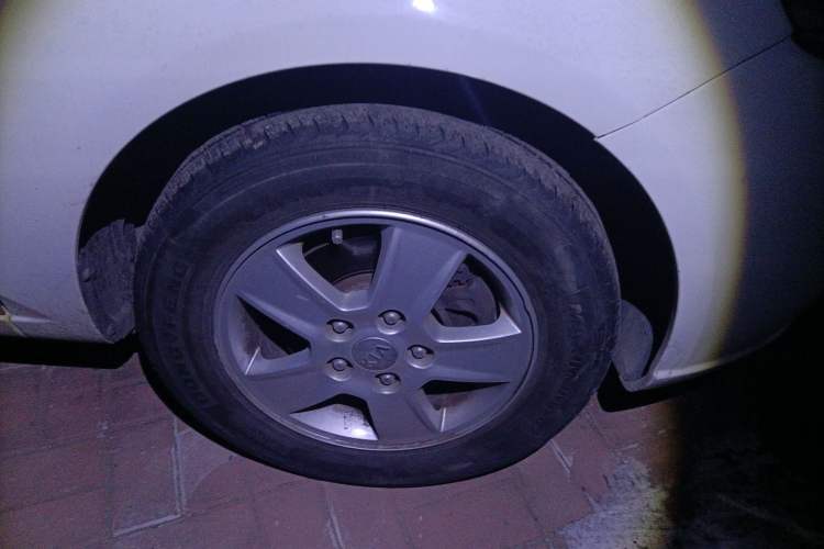 Used Kia Forte 2012 1.6L MT GL Commemorative Edition Right Front Wheel Hub