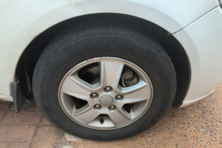 Used Kia Forte 2012 1.6L AT GL Commemorative Edition Right Front Wheel Hub