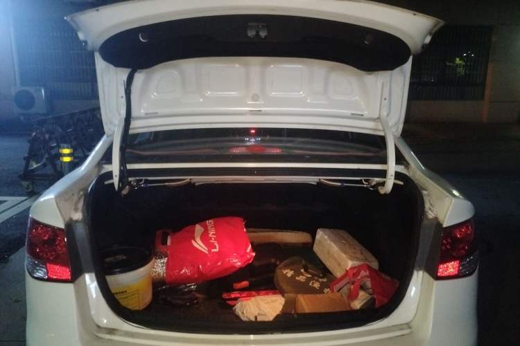 Used Kia Forte 2012 1.6L MT GL Commemorative Edition Trunk