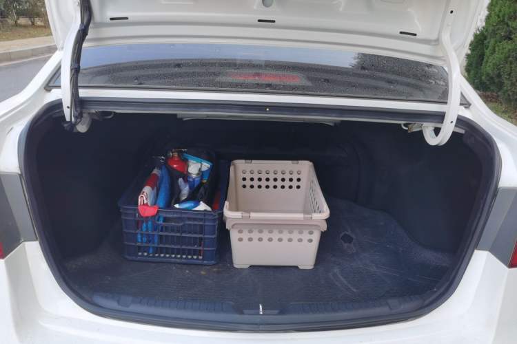 Used Kia Forte 2012 1.6L AT Premium Commemorative Edition Trunk