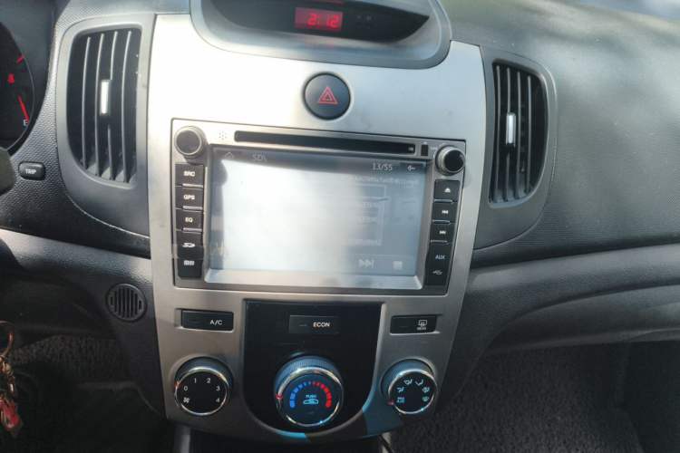 Used Kia Forte 2014 1.6L MT GL Audio And AC Panel