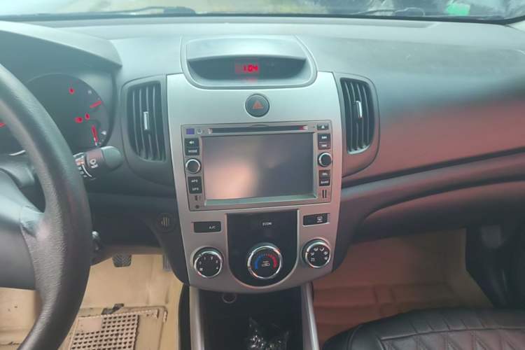 Used Kia Forte 2014 1.6L MT GL Audio And AC Panel