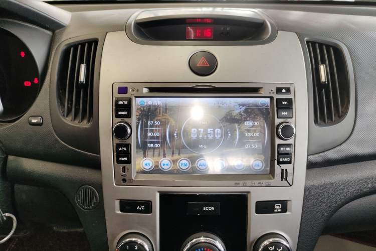 Used Kia Forte 2014 1.6L AT GL Audio And AC Panel