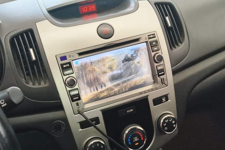 Used Kia Forte 2014 1.6L AT GL Audio And AC Panel