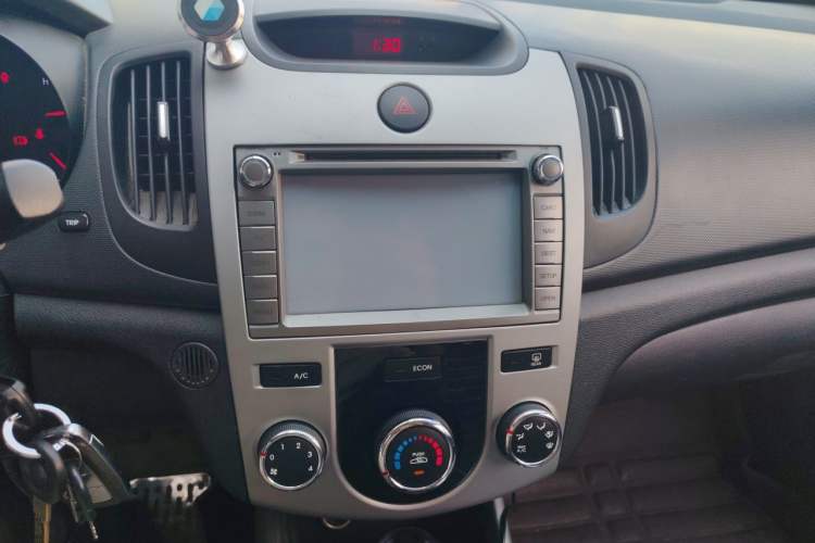 Used Kia Forte 2014 1.6L MT GL Audio And AC Panel