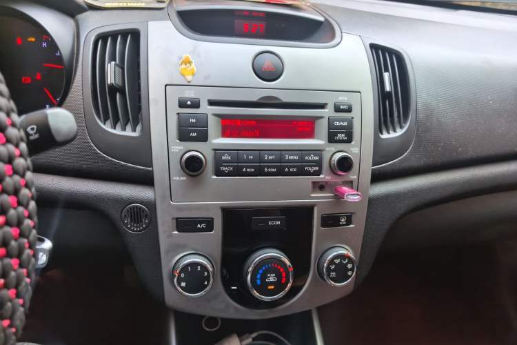 Used Kia Forte 2014 1.6L AT GL Audio And AC Panel