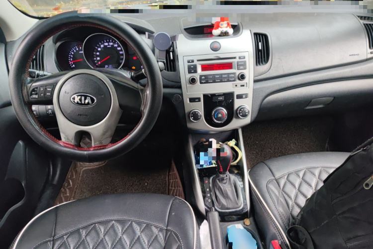 Used Kia Forte 2014 1.6L AT GL Center Console