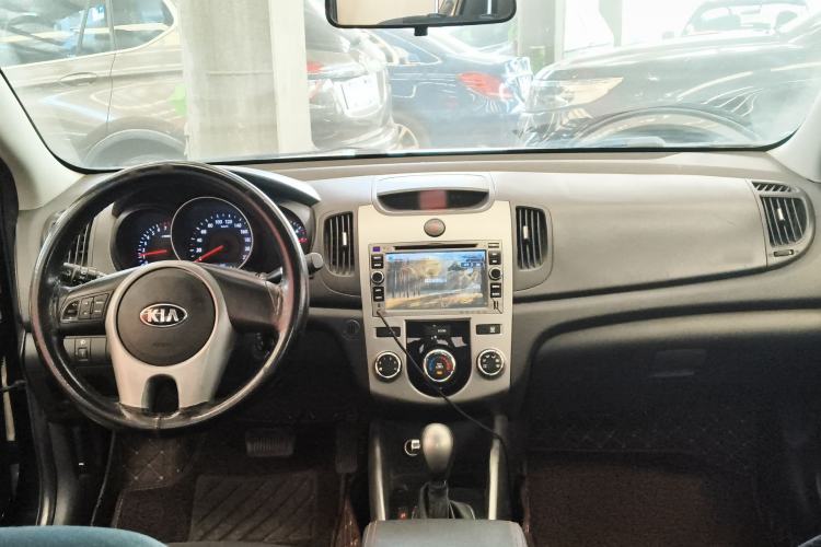 Used Kia Forte 2014 1.6L AT GL Center Console