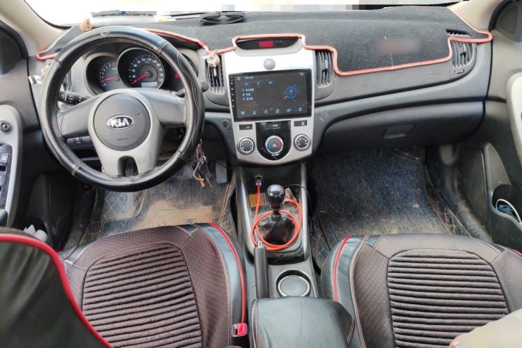 Used Kia Forte 2014 1.6L MT GLS Center Console