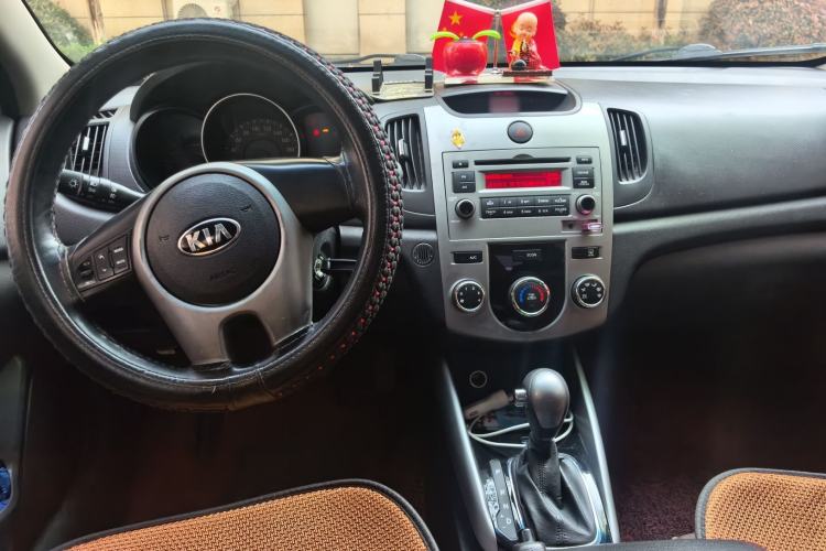 Used Kia Forte 2014 1.6L AT GL Center Console