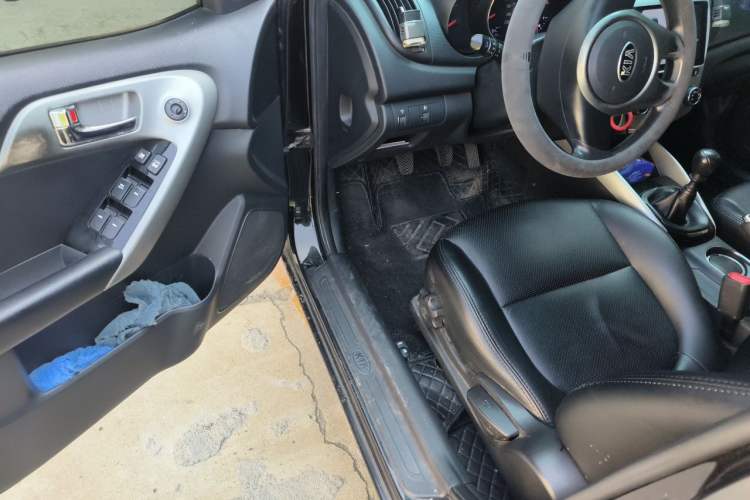 Used Kia Forte 2014 1.6L MT GLS Driver Seat