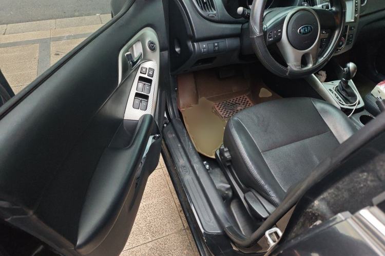 Used Kia Forte 2014 1.6L AT Premium Model Driver Seat