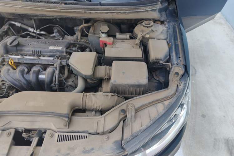 Used Kia Forte 2014 1.6L MT GL Engine Bay Left