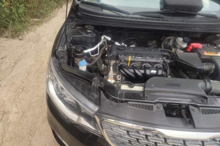 Used Kia Forte 2014 1.6L MT GL Engine Bay Right