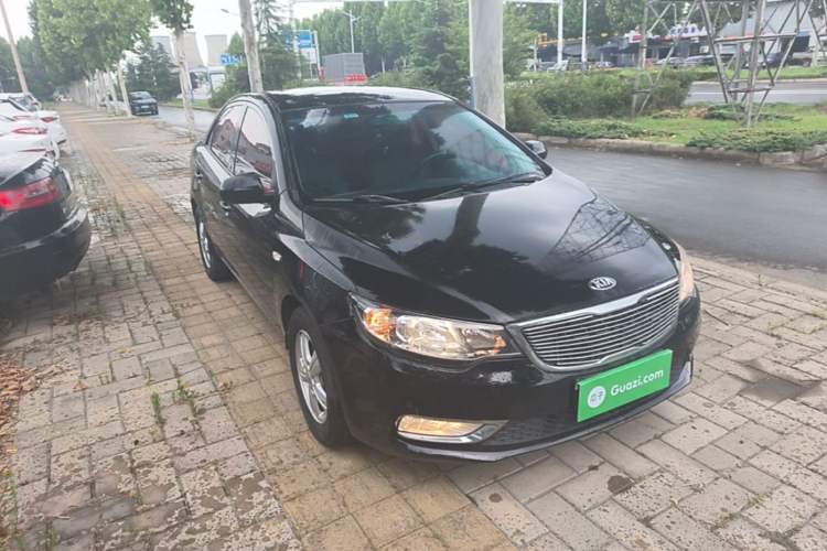 Used Kia Forte 2014 1.6L MT GL Front Right 45 Deg