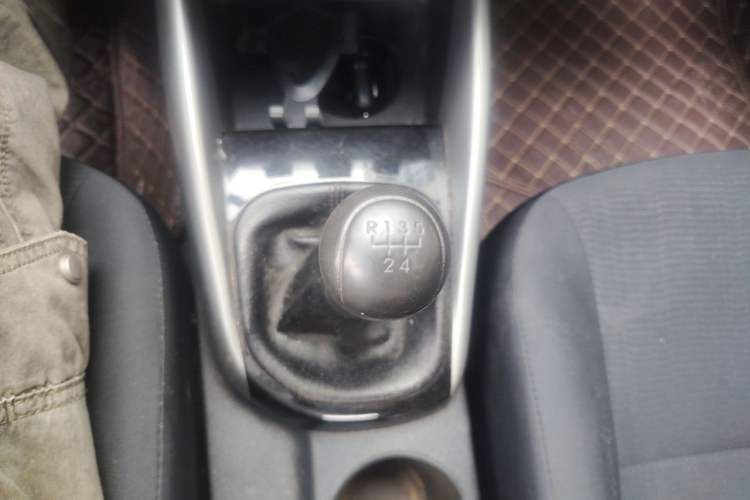 Used Kia Forte 2014 1.6L MT GL Gear Lever